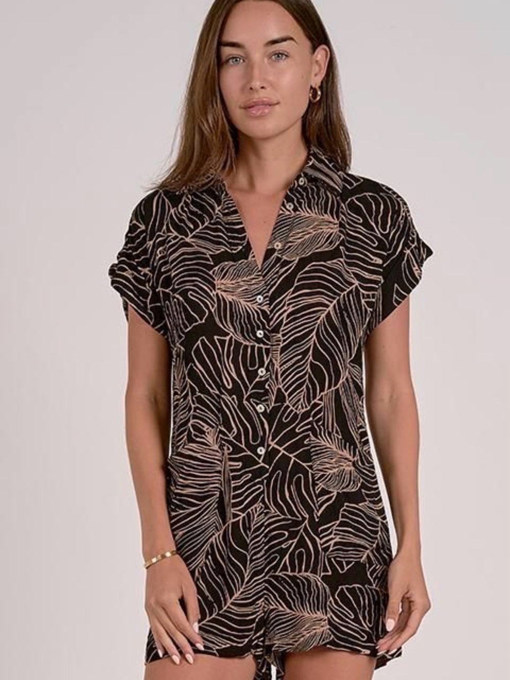 Elan Women's Black Short-Sleeve Button Romper with Beige Leaf Print, sz S , nwt!